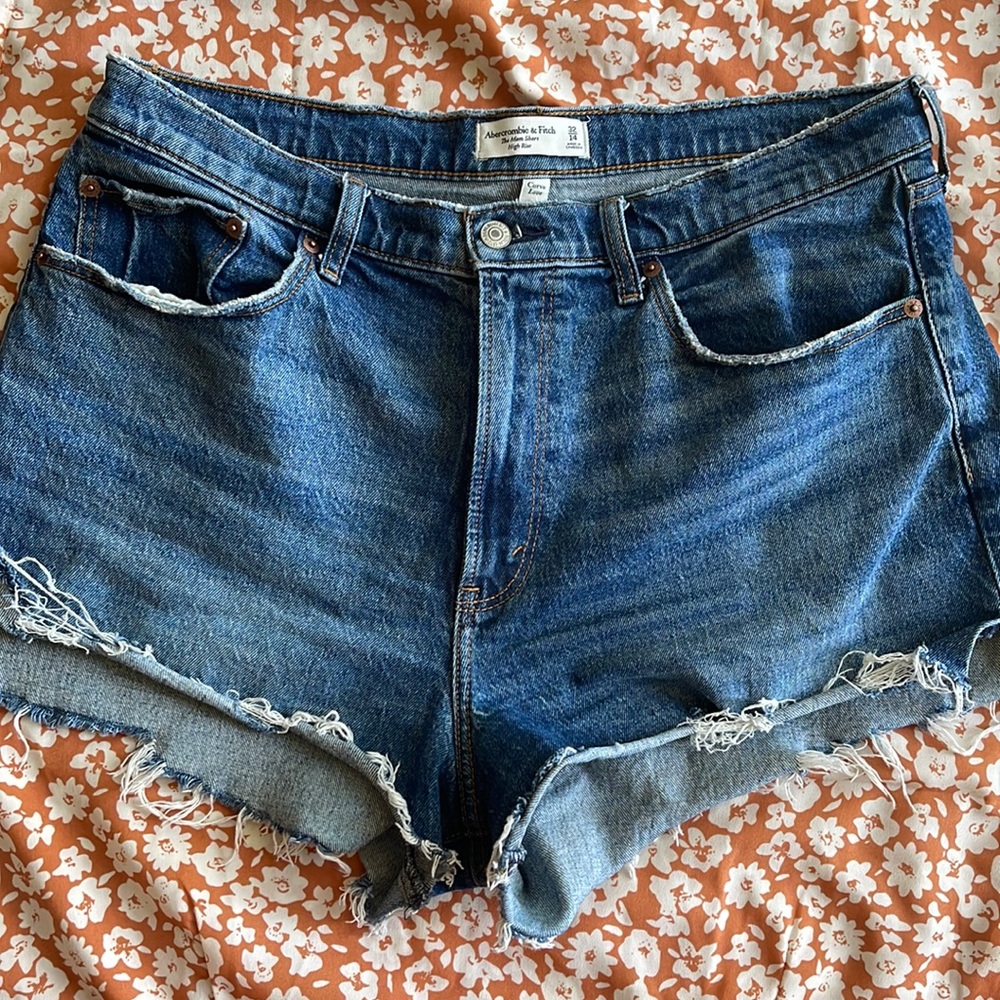 Abercrombie & Fitch high rise the mom short